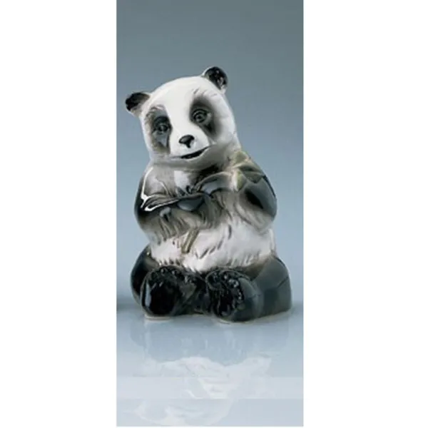 02599/40 - Panda Bear, sitting upright