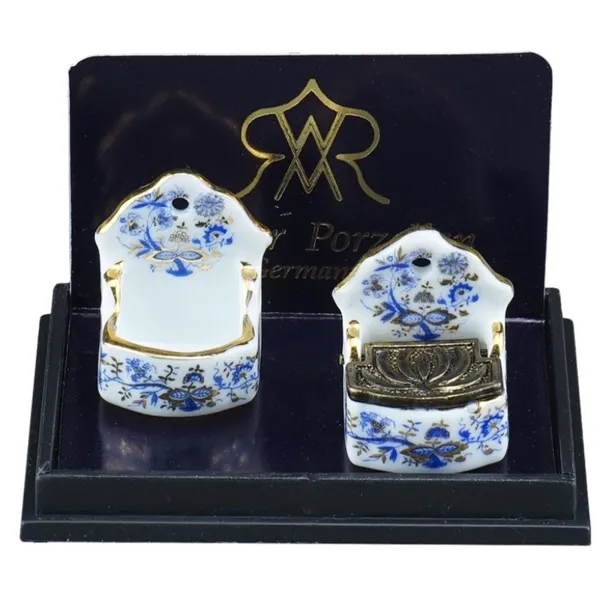 001.669/5 - 2 salt containers, one with metal lid - golden onion decoration