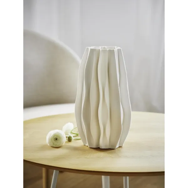 143010 - Pleated vase