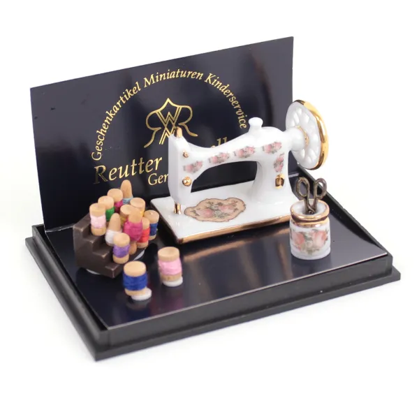 001.325/6 - Porcelain Sewing Machine, miniature