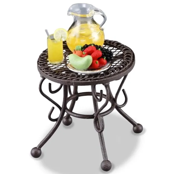 001.807/7 - Small garden table, decorated, miniature