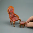 001.862/1 - Gepolsterter Sessel rot, Miniatur im Maßstab 1:12