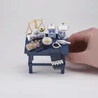 001.553/0 - Miniatur, kleiner blauer Küchentisch, dekoriert